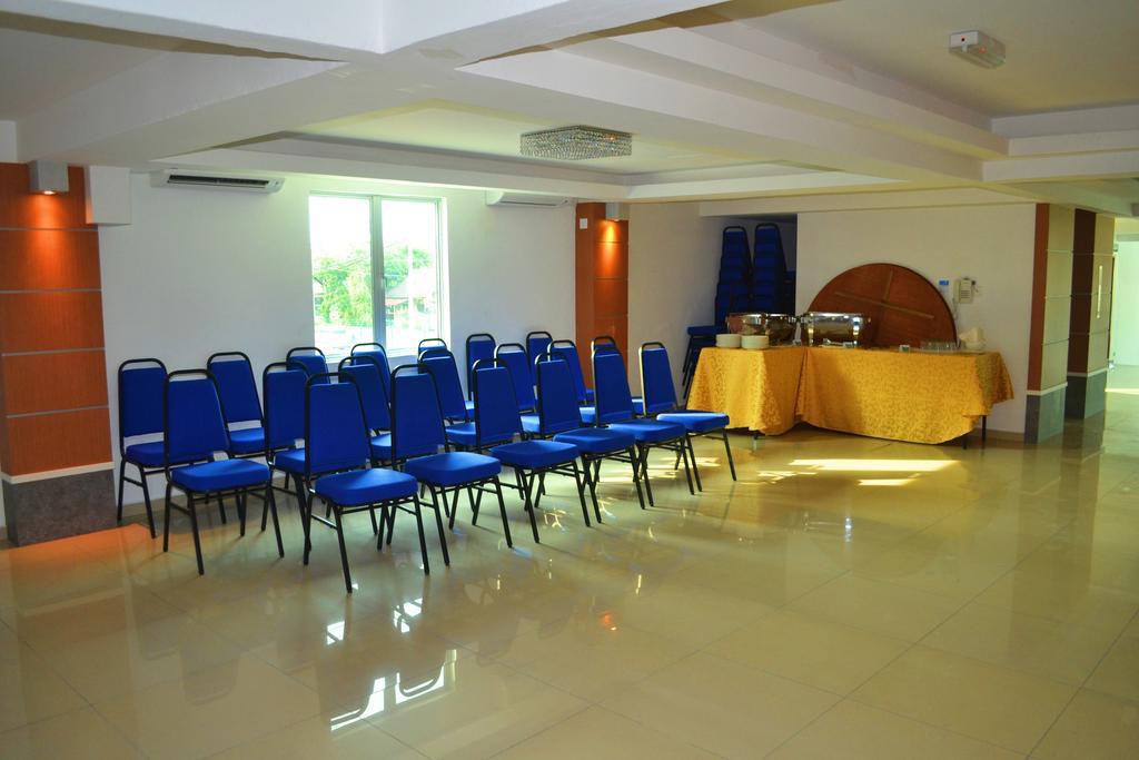 Yew Boutique Hotel Teluk Intan Exterior photo